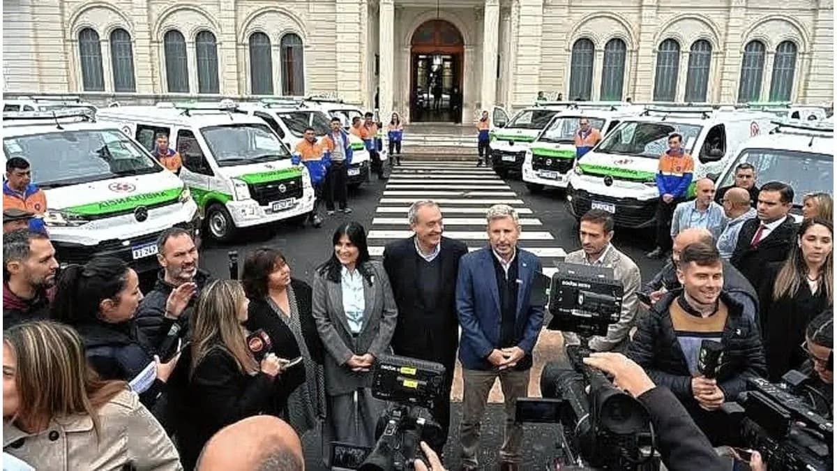 El Gobierno de Entre Ríos incorporó 24 ambulancias y equipamiento para fortalecer la atención sanitaria - imagen de origen