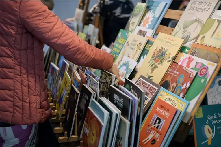 Hoy comienza la feria del libro Paraná Lee: la programación con todas las actividades - imagen de origen