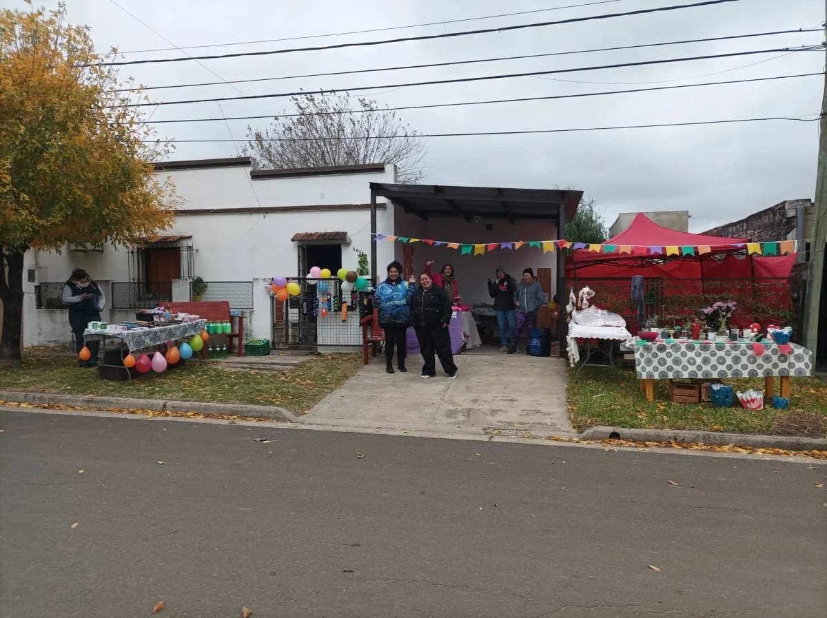 La Feria "La Vereda" llega al barrio 150 Viviendas con emprendedores, artesanos y propuestas para toda la familia - imagen de origen