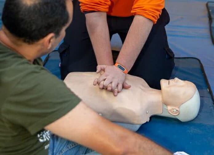Capacitarán en RCP, primeros auxilios y uso del DEA con certificación - imagen de origen