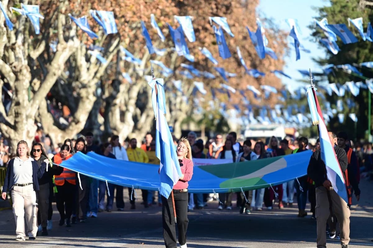 La ciudad se prepara para el desfile por el 9 de Julio: hay tiempo para inscribirse y participar - imagen de origen
