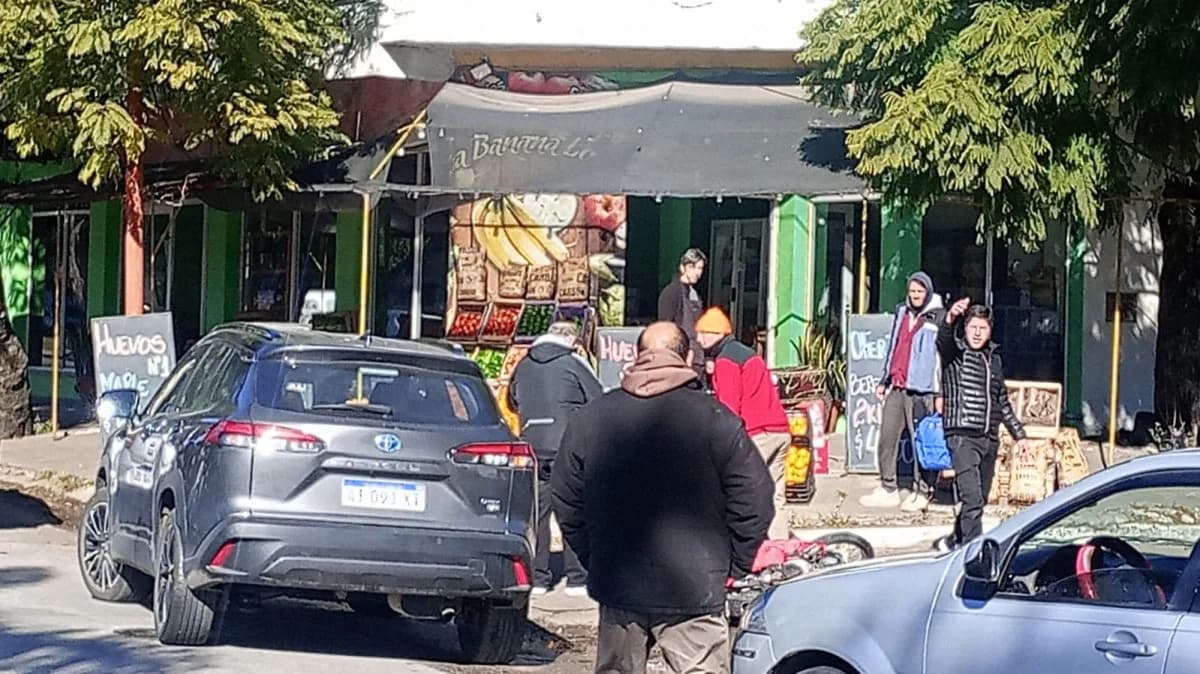 Motociclista resultó herida tras un choque con una camioneta en bulevar Díaz Vélez - imagen de origen