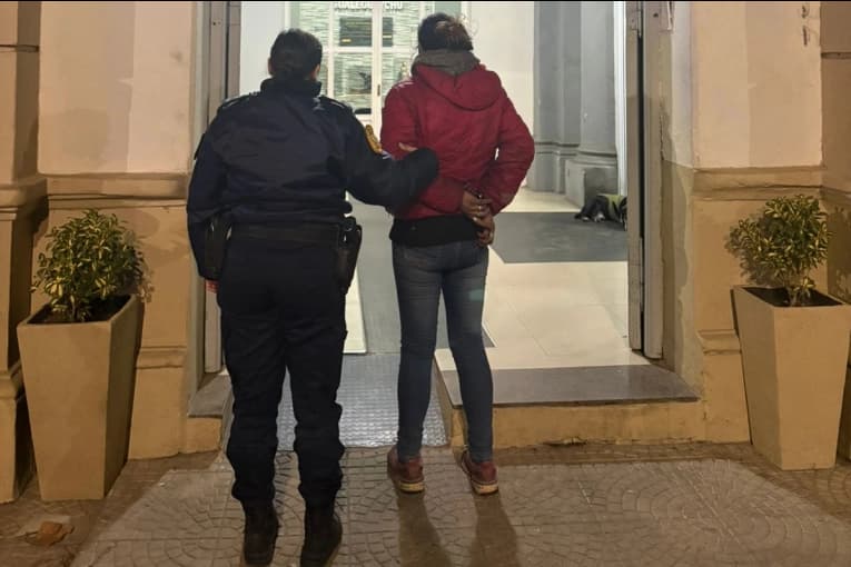 Por presunta estafa detienen a una mujer en un comercio - imagen de origen