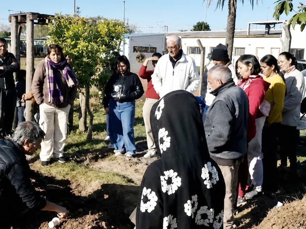 El programa de huertas agroecológicas continúa sumando capacitaciones en barrios y escuelas de concordia - imagen de origen