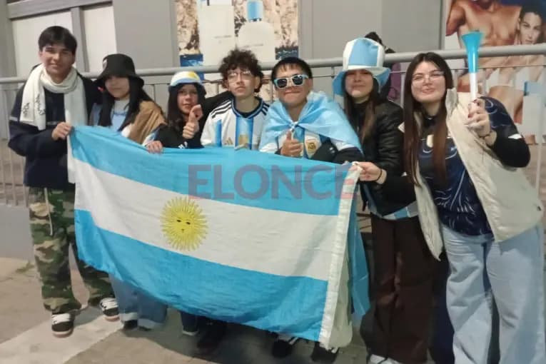 Fan Zone en Paraná: cientos de hinchas vivieron la previa del partido entre Argentina y Jordania - imagen de origen