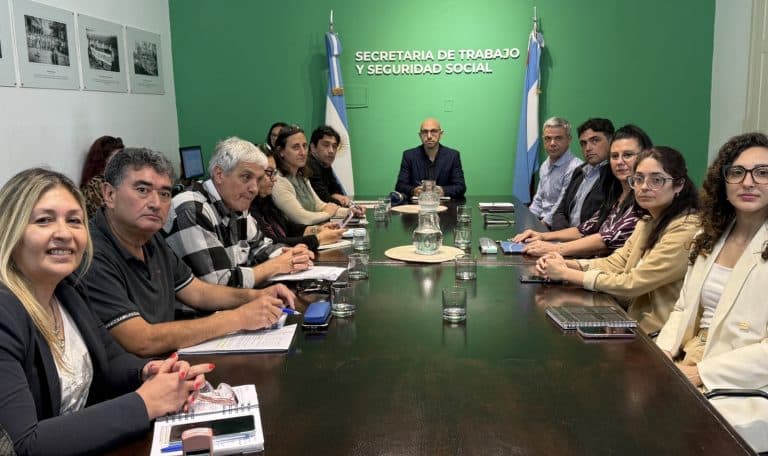 El gobierno ratificó la propuesta salarial y decretará el pago por complementaria del 3,5 por ciento para el sector docente - imagen de origen