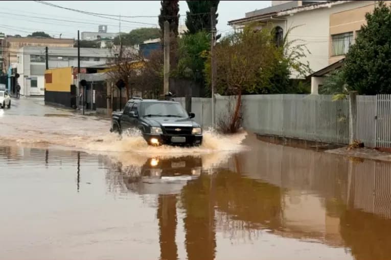 El Niño y un ciclón extratropical mantiene al sur de Brasil en alerta por temporales y vientos de hasta 100 km/h - imagen de origen