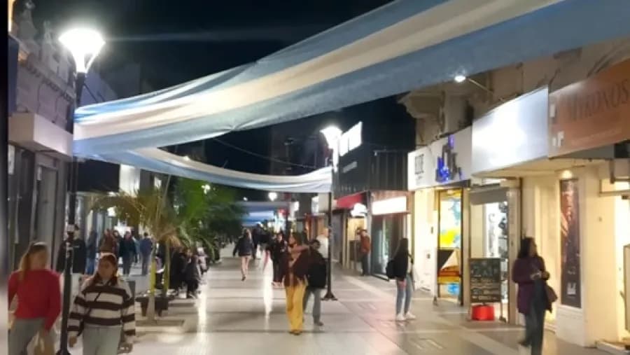 Piden que modifiquen el horario de comercio por el partido de Argentina contra Cabo Verde | Análisis - imagen de origen