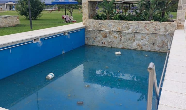 En pos de demandar al constructor, esperan por la competencia judicial que peritará la piscina termal que nunca funcionó - imagen de origen