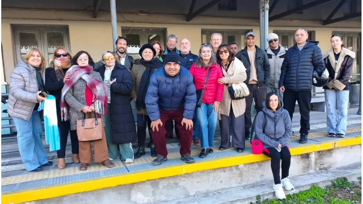 Se multiplican las acciones por el retorno del tren: asambleistas se concentraron en la estación - imagen de origen