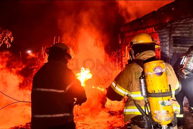 Una vivienda fue consumida por las llamas de voraz incendio en Paraná - imagen de origen