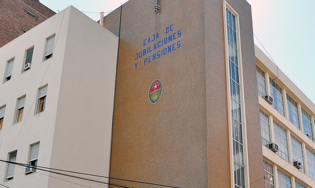 Jubilaciones: fijaron plazo para quienes tienen beneficio otorgado y siguen trabajando - Dos Florines - imagen de origen