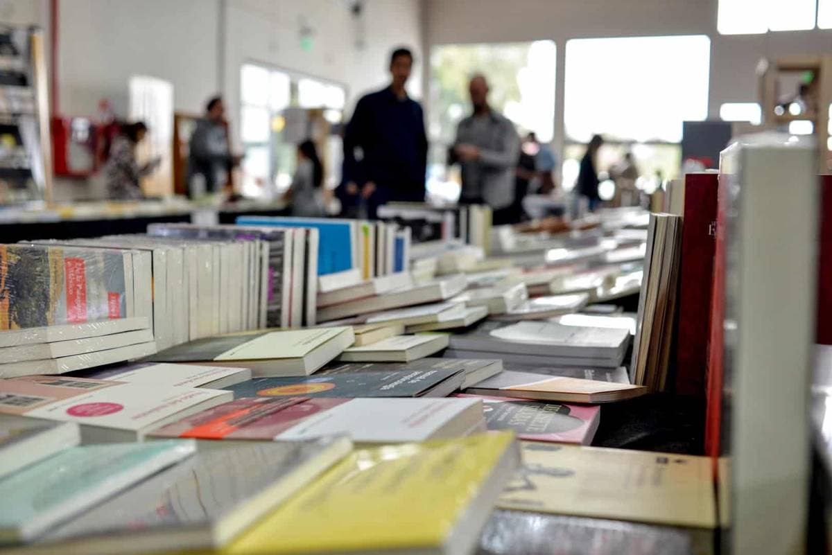 Feria del Libro Paraná Lee 2026: Mauricio Dayub, Pedro Mairal y Martín Kohan encabezarán una edición con más de 100 editoriales - imagen de origen