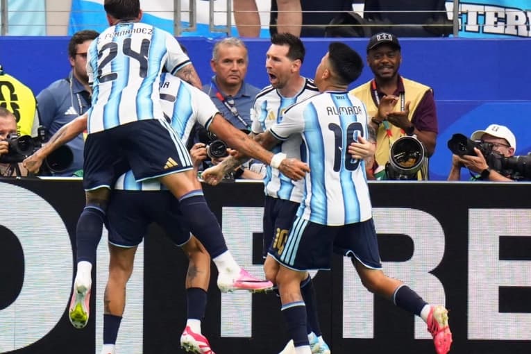 La Selección argentina se enfrenta con Cabo Verde, en busca de un lugar en los octavos de final del Mundial - imagen de origen