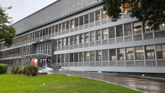 Se resolvió con una Probation y el ofrecimiento de una reparación económica simbólica un caso “Bebé Reno” en Paraná - imagen de origen