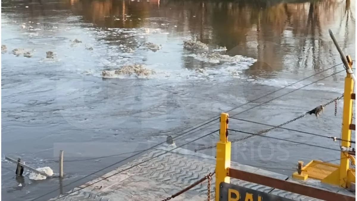 Por la creciente, está cortado el paso de la balsa que une Paraná con Villa Urquiza - imagen de origen