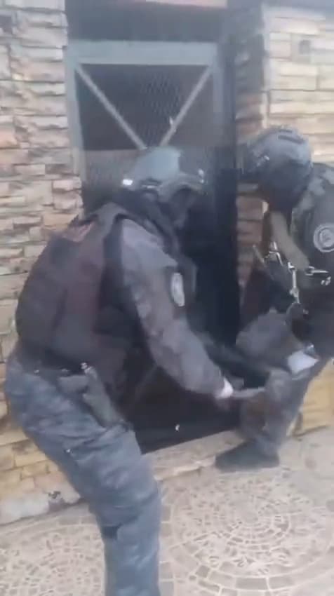 Polémica en Concordia: denuncian que la Policía mató a un perro durante un allanamiento por narcomenudeo y proteccionistas exigen explicaciones - 7PAGINAS - imagen de origen