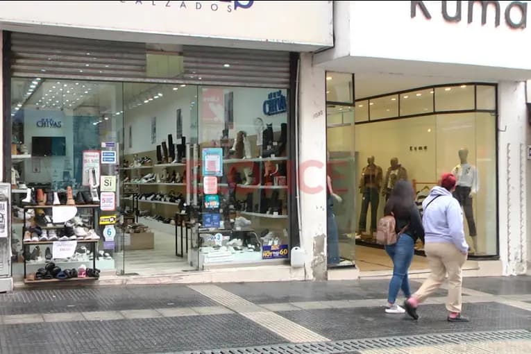 Comercios minoristas cerrarán antes el viernes para que empleados puedan ver a la Selección - imagen de origen
