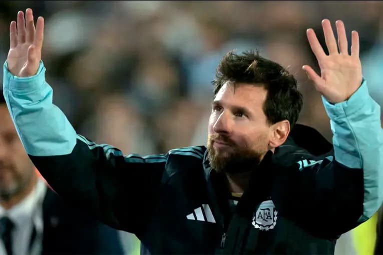 La AFA homenajeó a Messi tras su despedida: “Bienvenido a la mejor hinchada del mundo” - imagen de origen