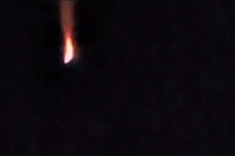 Videos: un extraño fenómeno luminoso sorprendió a vecinos en el cielo entrerriano - imagen de origen