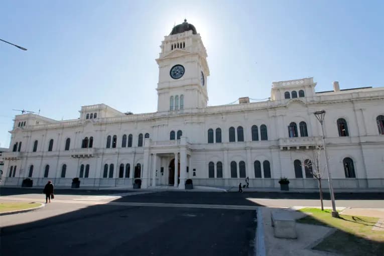 Confirmaron que el Gobierno liquidará por decreto el aumento salarial para los docentes - imagen de origen