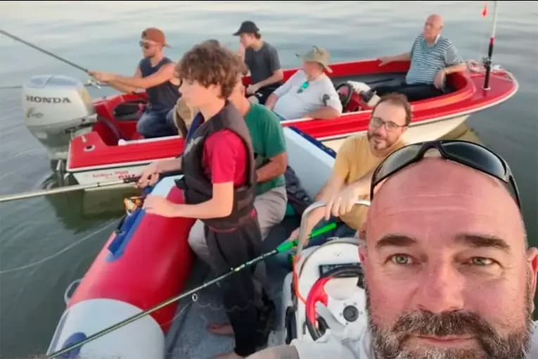 Hallaron en Uruguay el cuerpo de otro de los cinco pescadores argentinos desaparecidos en el Río de la Plata - imagen de origen