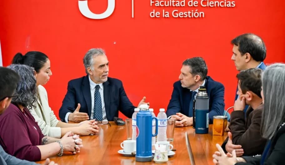 La Uader creó un laboratorio para estudiar la Hidrovía Paraná-Paraguay - Dos Florines - imagen de origen
