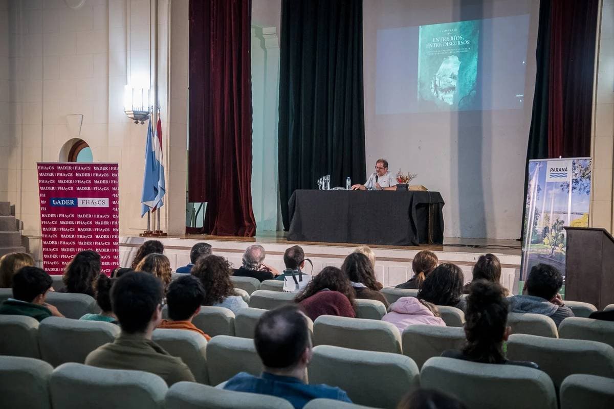 Martín Kohan: "Toda iniciativa que despierte el interés por los libros es una oportunidad para formar nuevos lectores" - imagen de origen