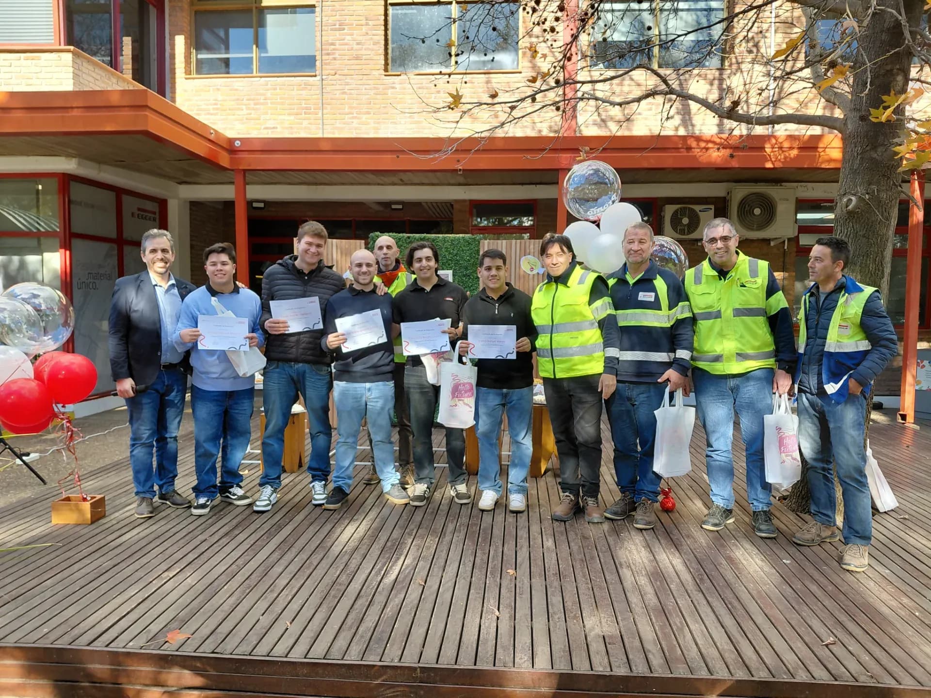 EGGER celebró el egreso de una nueva cohorte de Técnicos del Programa de Aprendices - imagen de origen