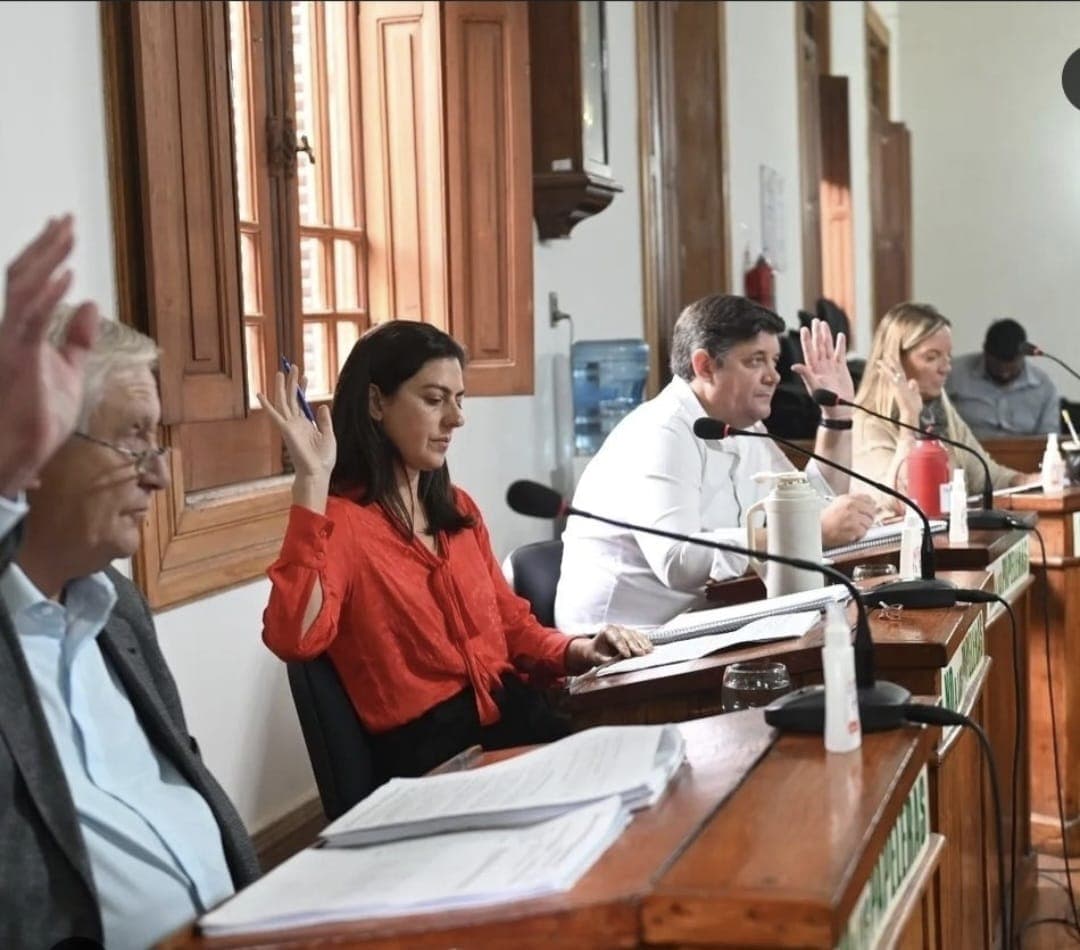 El bloque de concejales de Más Para Entre Ríos se solidarizó con los trabajadores despedidos en el Parque Industrial - imagen de origen