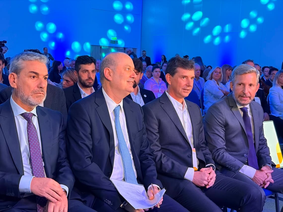 En Paraná, Sturzenegger defendió las políticas de Milei y aseguró: "Queremos dejar al sector privado libre, sin trabas" - Dos Florines - imagen de origen