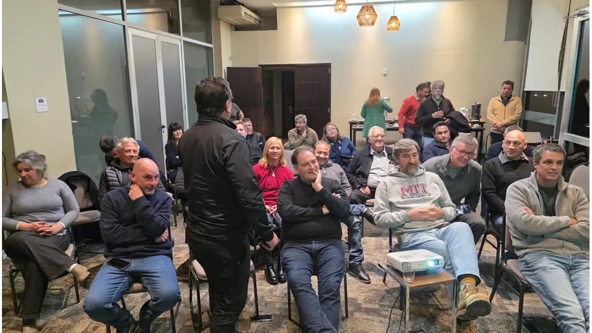 Axel Kicillof en Entre Ríos: “Hoy la responsabilidad histórica es organizarse para ganar” - imagen de origen