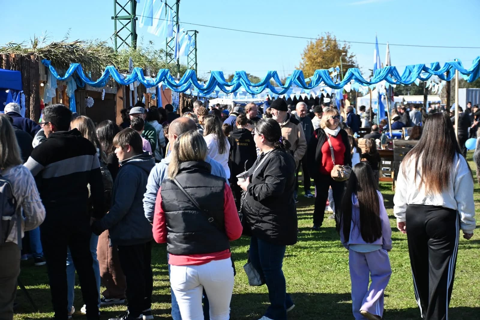 Pueblo Belgrano celebra la Fiesta de la Bandera: qué artistas tocarán durante la tarde - imagen de origen