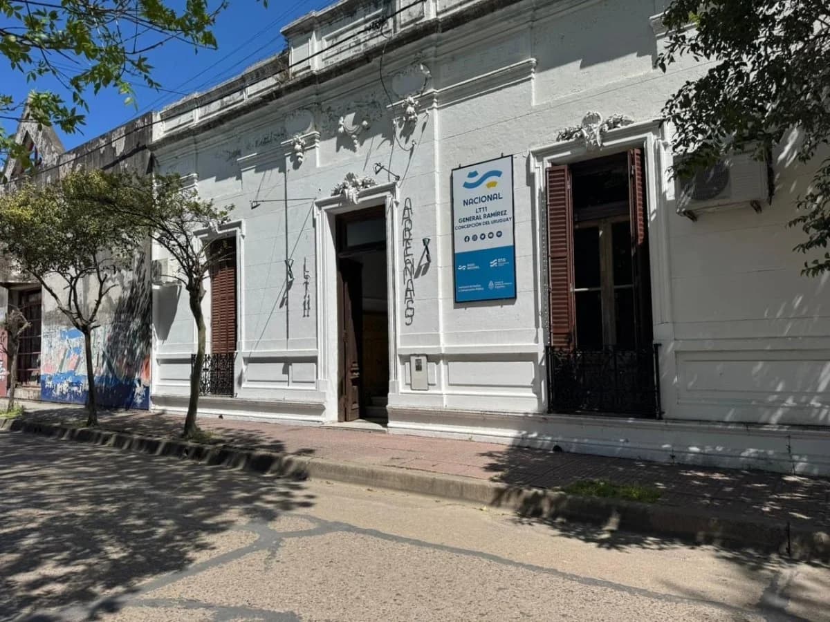 Concentración y volanteada en el Día del Locutor - imagen de origen