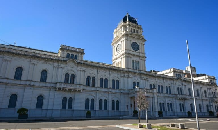 El gobierno confirmó un aumento del 3,5 por ciento y afirmó que continuará trabajando en una mejora salarial - imagen de origen