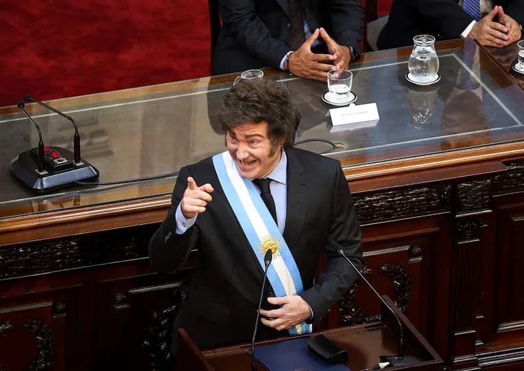 Milei asistirá a las ceremonias de asunción de los nuevos mandatarios electos de Colombia y Perú - imagen de origen