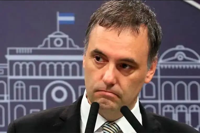 Confirmaron que Manuel Adorni gastó 139 millones de pesos con tarjetas de crédito durante su gestión - imagen de origen