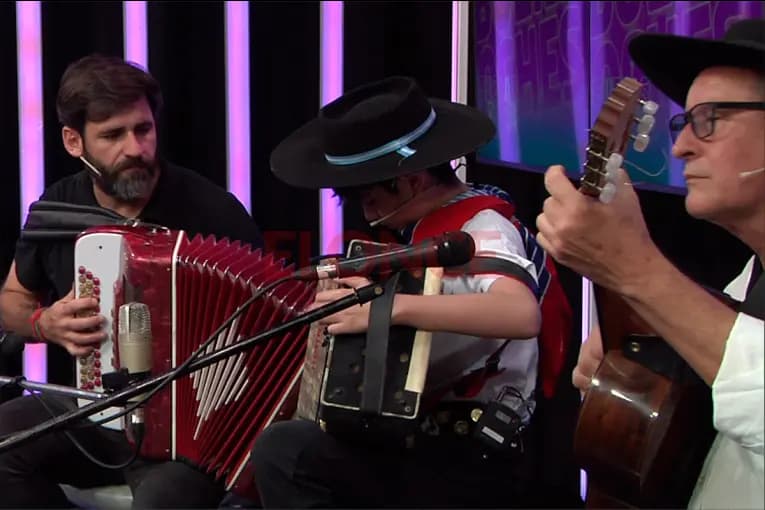 Tiene 11 años, heredó de su abuelo el amor por el acordeón y cumplió el sueño de tocar junto a Juan Manuel Bilat - imagen de origen