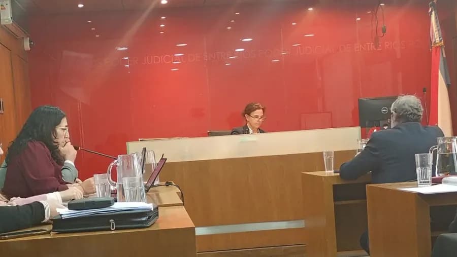 Está prevista para mañana la resolución sobre el pedido de remisión a juicio de la causa Contratos | Análisis - imagen de origen