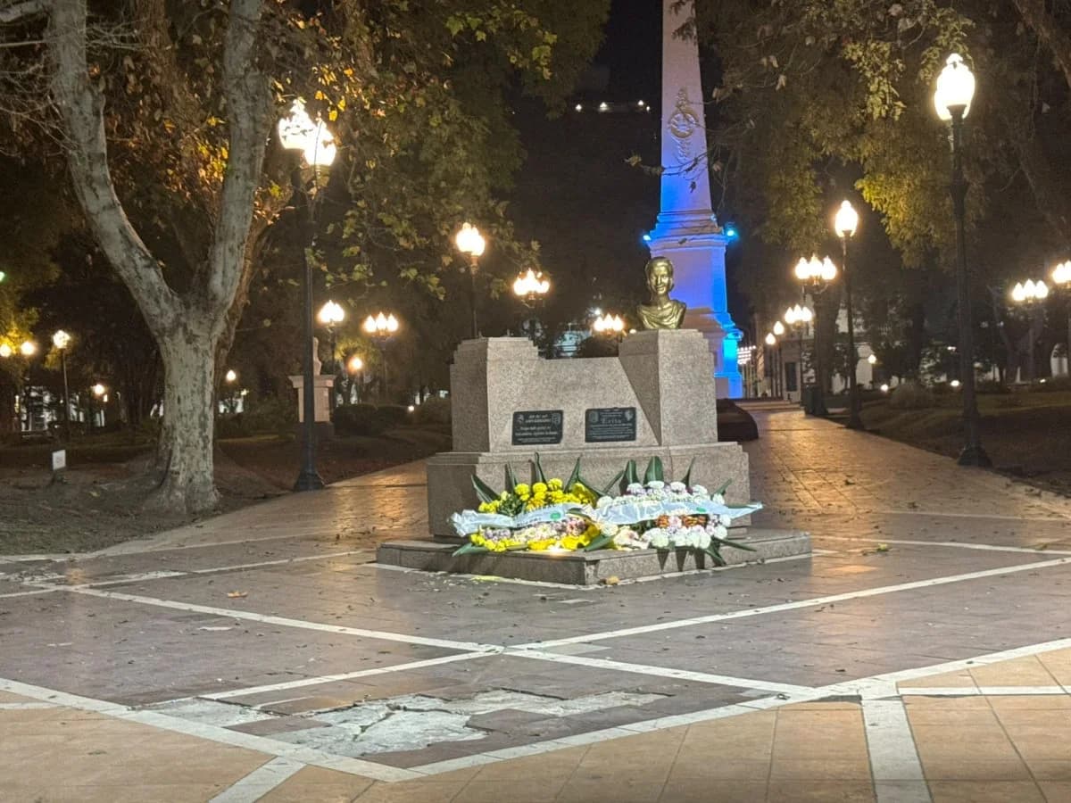 Detuvieron a dos jóvenes por el vandalismo al busto de Juan Domingo Perón, pero recuperaron la libertad - imagen de origen