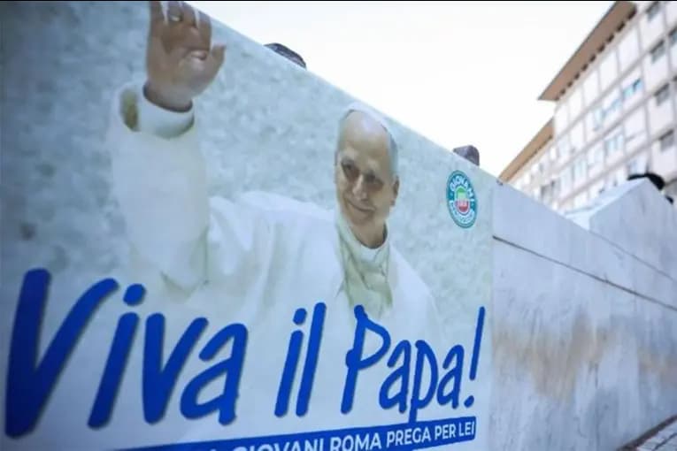 El Papa se recupera tras ser operado en Roma