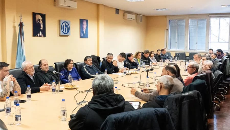Políticos, sindicalistas y empresarios crearon una mesa conjunta por la crisis de la firma Granja Tres Arroyos | Análisis - imagen de origen