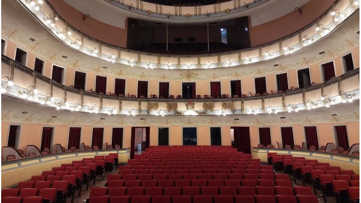 El Teatro 3 de Febrero presentó su programación de agosto con figuras nacionales y propuestas locales - imagen de origen