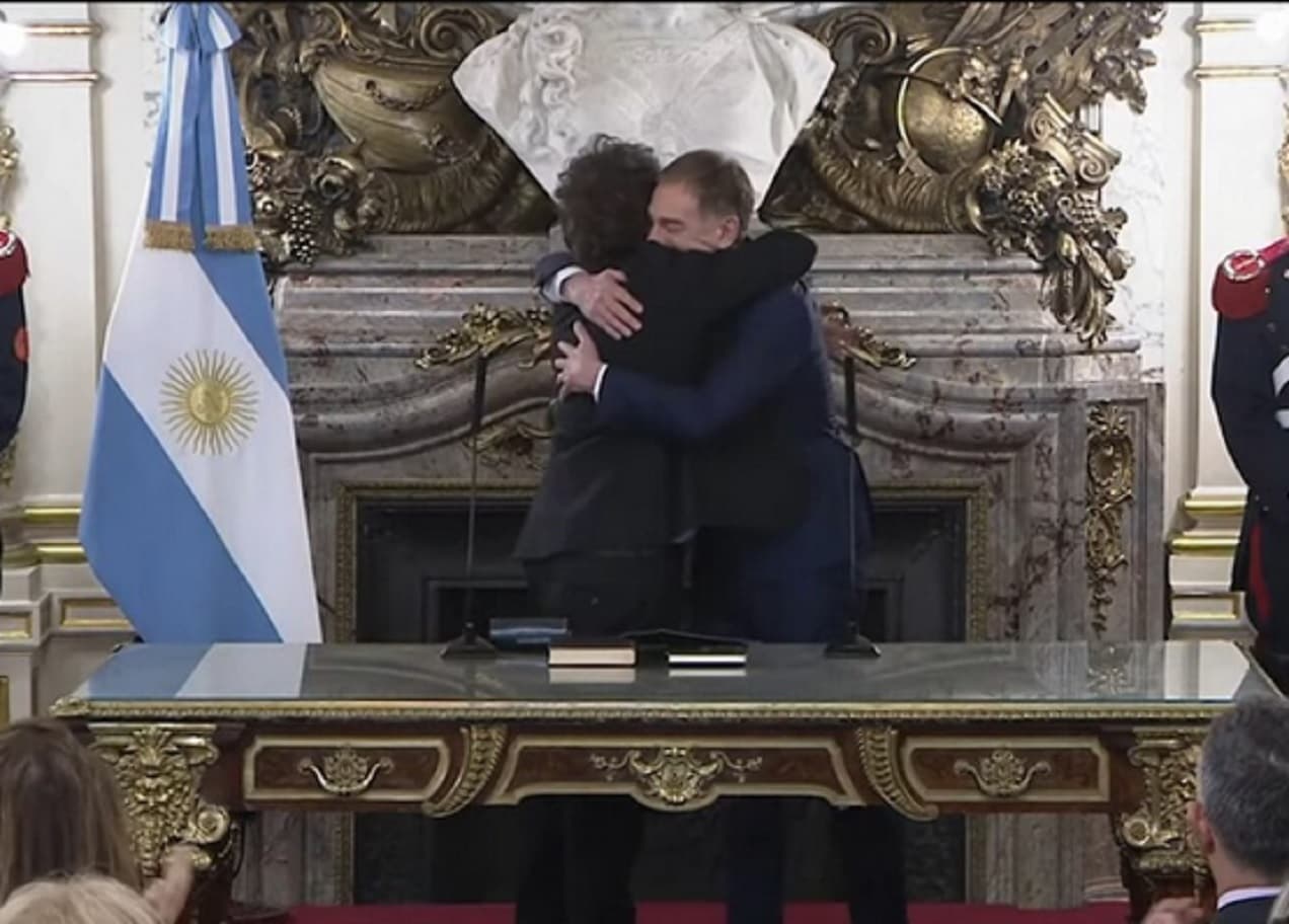Con Adorni a su lado, Santilli juró como jefe de Gabinete - imagen de origen