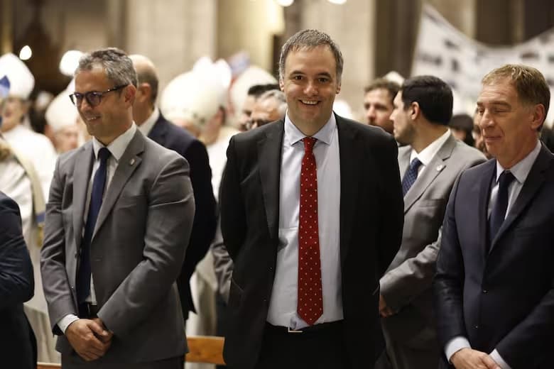 Más compras rechazadas por el banco y un vínculo de 16 años: qué declaró la funcionaria que “tarjeteó” los gastos de Adorni - imagen de origen