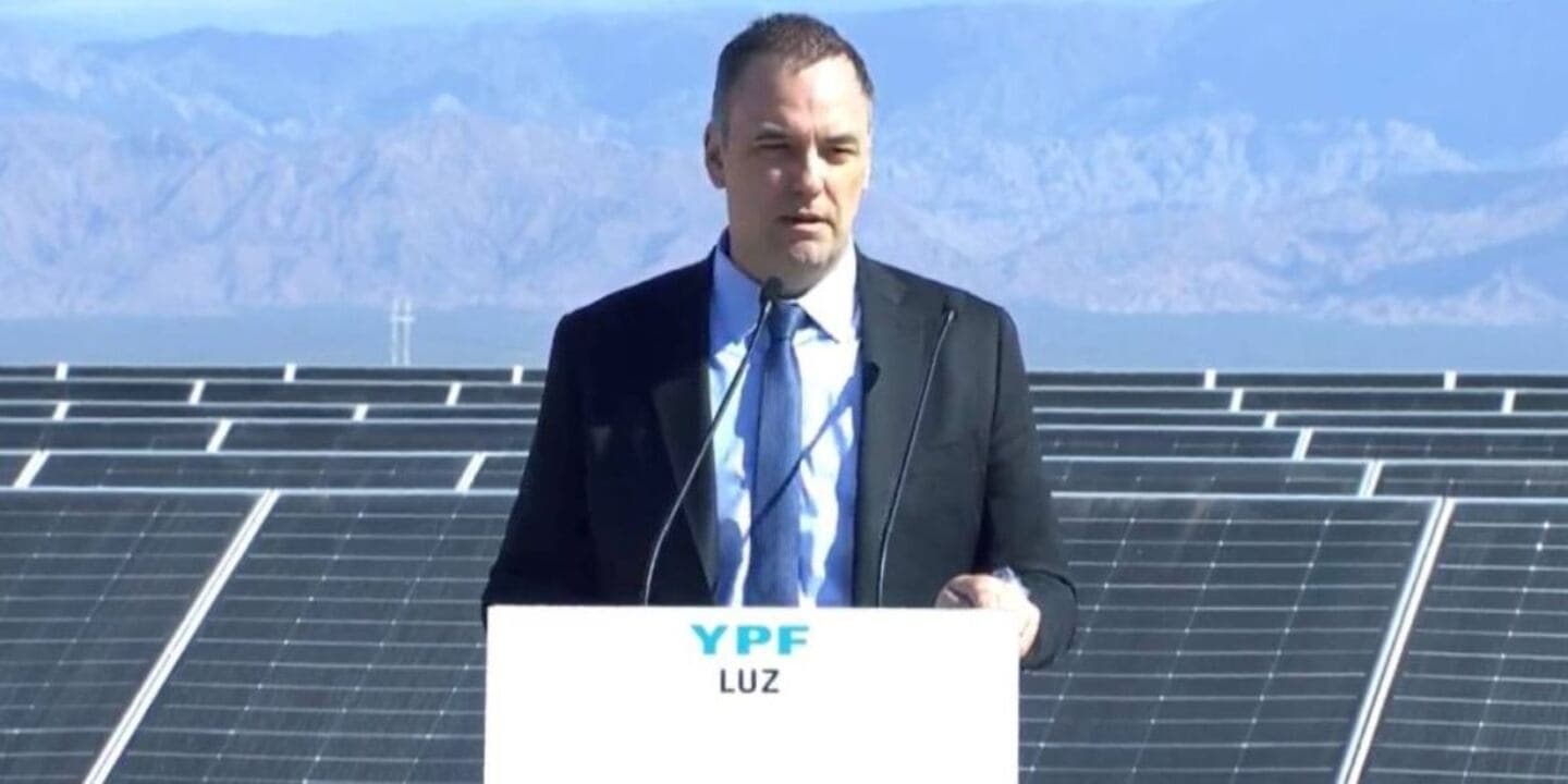 Manuel Adorni presentó su renuncia al directorio de YPF - imagen de origen
