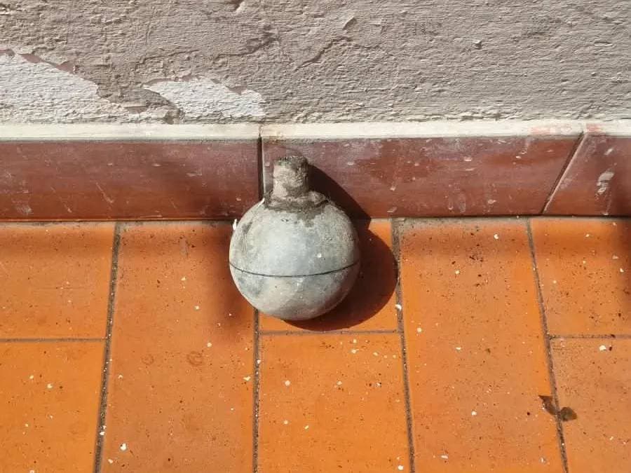 Alerta por una falsa granada: la Policía debió actuar ante la aparición de un objeto que causó temor entre los vecinos - imagen de origen