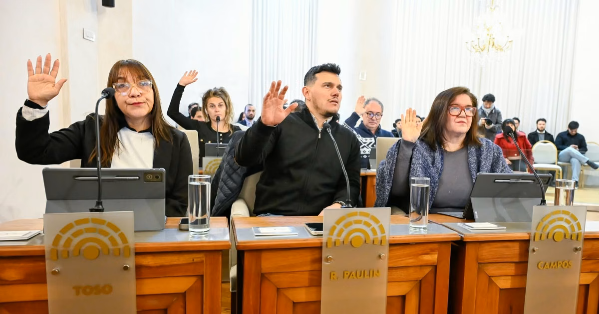 Paraná: Juntos y LLA ya ensayan un pacto opositor y se abroquelan en el Concejo Deliberante - imagen de origen