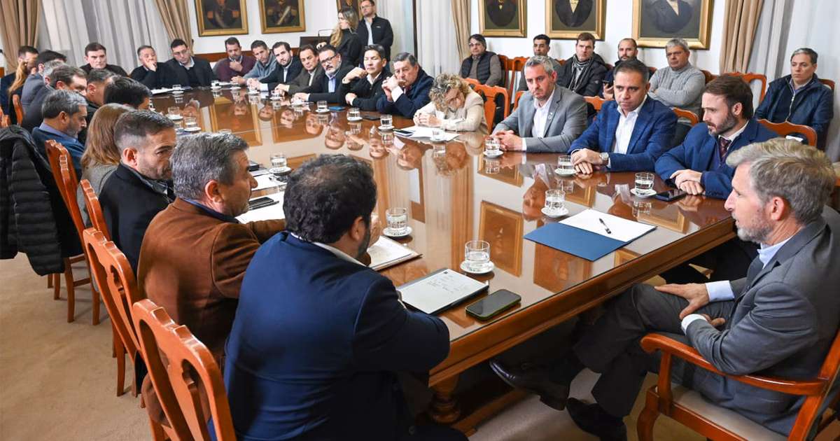 Rogelio Frigerio activó con intendentes oficialistas y opositores el operativo por el Súper Niño en Entre Ríos - imagen de origen