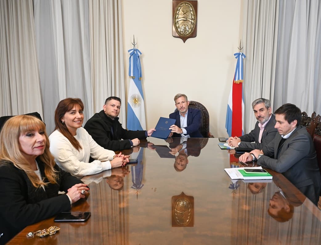 Frigerio sentó a la misma mesa a Arévalo y Domínguez - imagen de origen